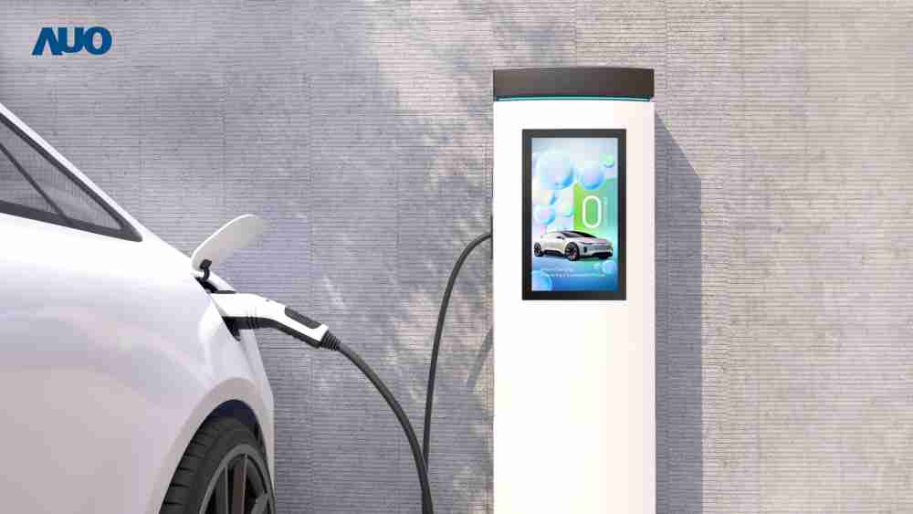 友達〝EVSE車用充電樁解決方案〞專為電動汽車充電樁設計，，具有高亮度、、克服戶外艱難環境的耐溫、、耐紫外線等特性，，，，並搭載散熱性及擴充性強的高效能工業電腦，，，，可實現人機互動訴求，，如資訊顯示、、支付等應用